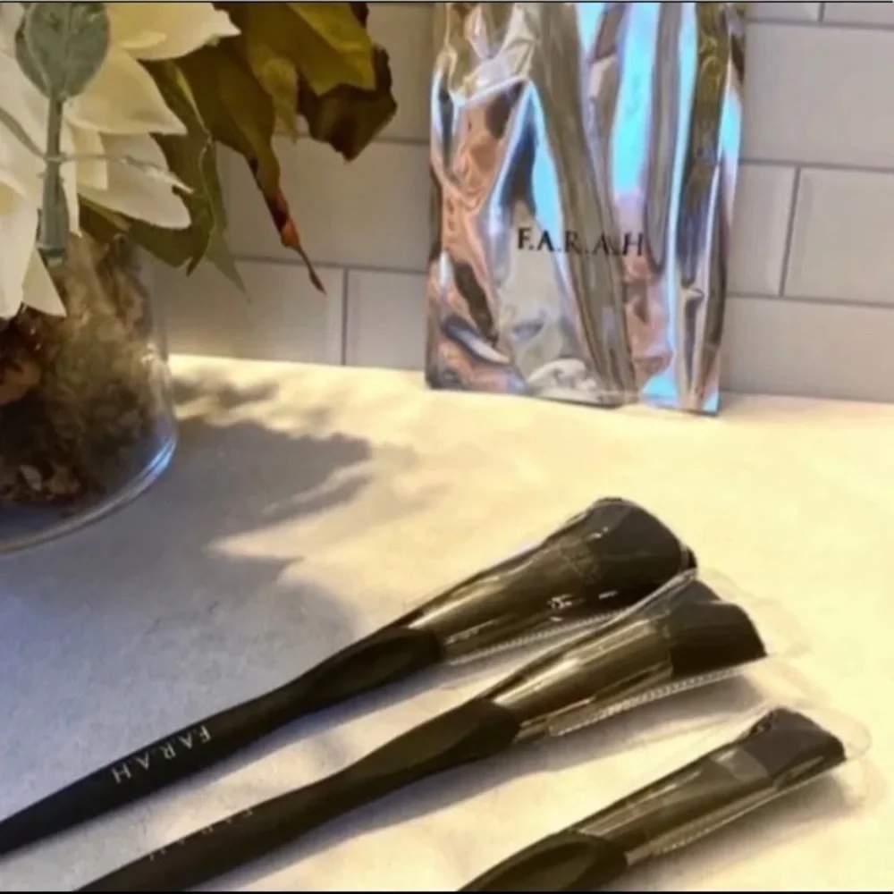 F.A.R.A.H.‎ Trio brush set